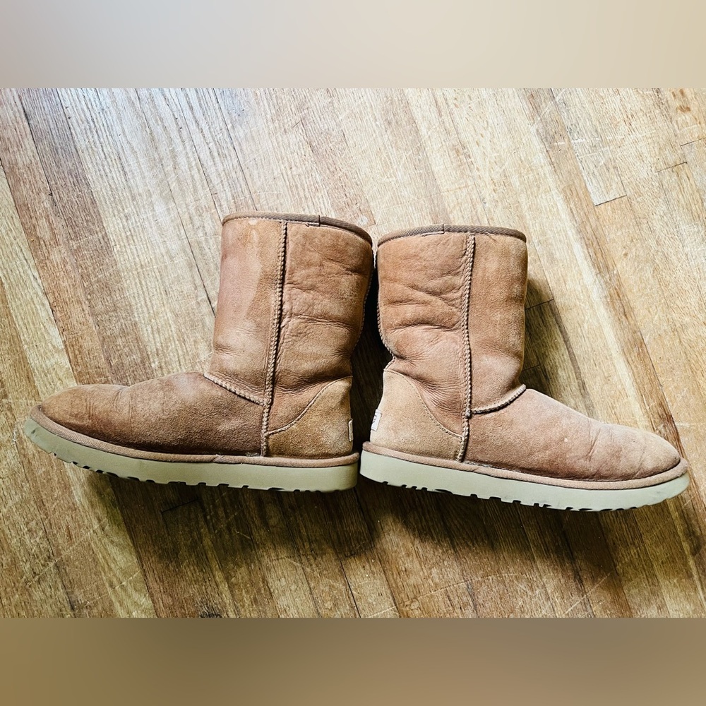 UGG CLASSIC BOOTS
